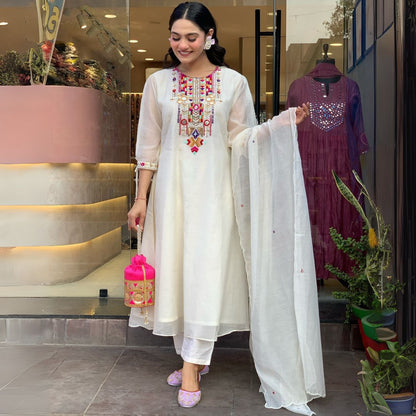 Elegant Ivory Chanderi Silk Kurta Set with Embroidered Detailing & Organza Dupatta