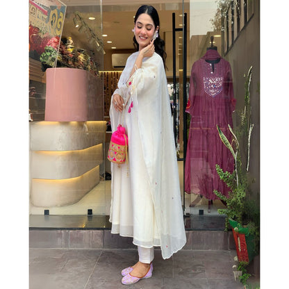 Elegant Ivory Chanderi Silk Kurta Set with Embroidered Detailing & Organza Dupatta