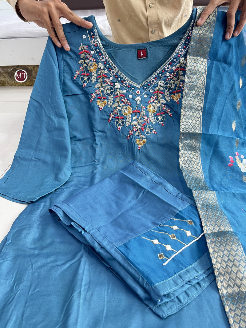 Women Embroidered Straight Kurta Set