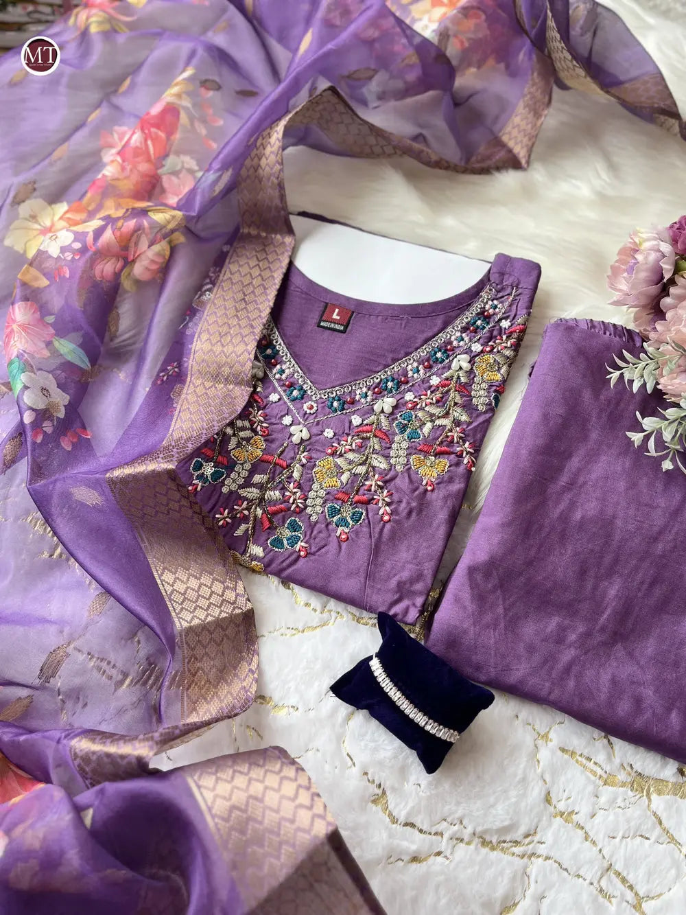 Buy Women Embroidered Straight Kurta Set  Women’s Fashion Online - We Shine